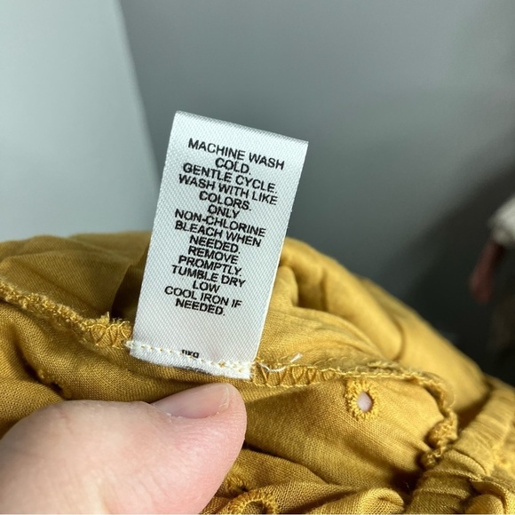 Versona eyelet romper mustard yellow size medium - Picture 9 of 9